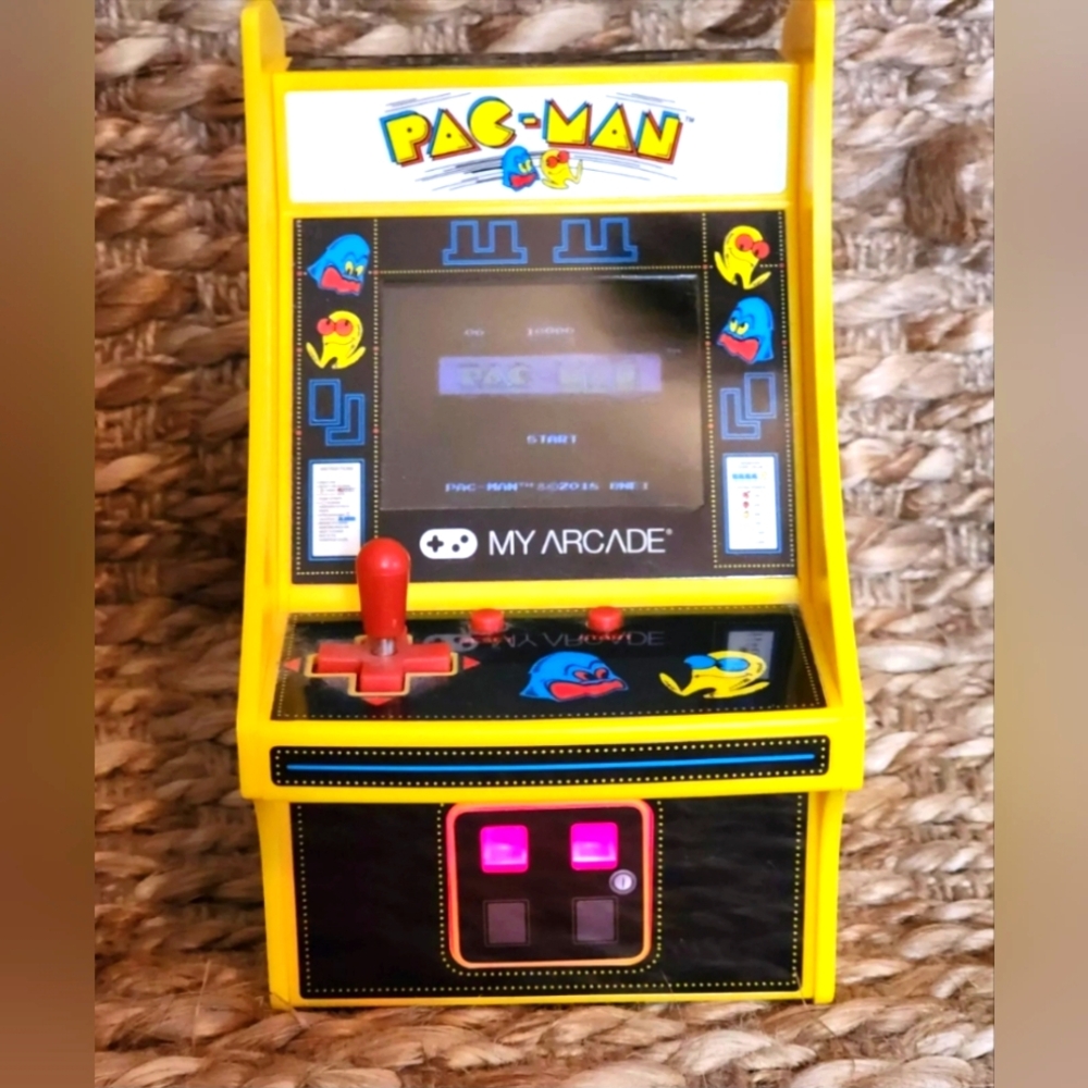 My Arcade Pac-Man Micro Player Mini Arcade Game DGUNL-3220 Battery Powered. GIFT